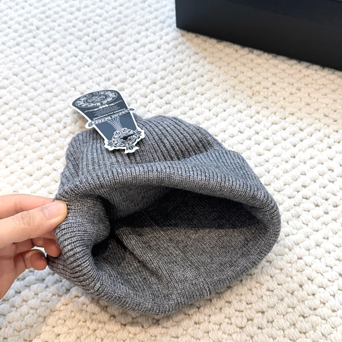 P50 🤍Chrome hearts new autumn and winter cross embroidered letter knitted hat🧶 One of the must-have hats in autumn and winter~ It really looks good on whoever wears it~, it is also a perfect match in black and white and gray in autumn~